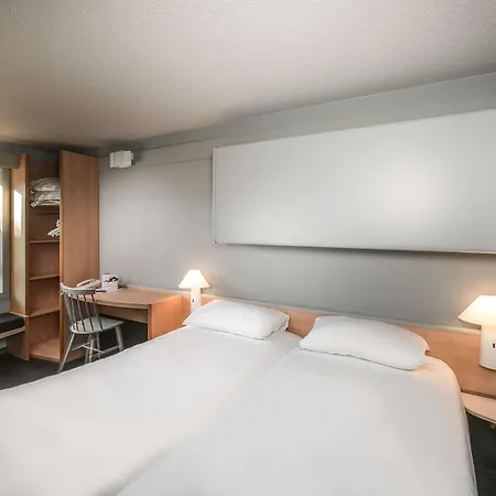 Ibis Carcassonne Centre - La Cite Hotel Exterior photo
